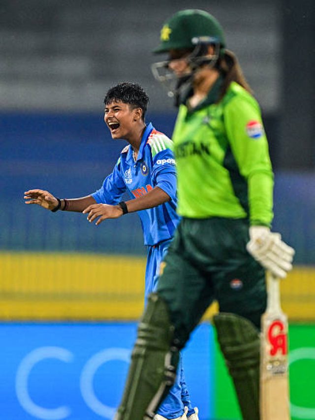 कौन हैं क्रांति गौड़, जिनकी तूफानी बॉलिंग के आगे पस्त हुआ PAK