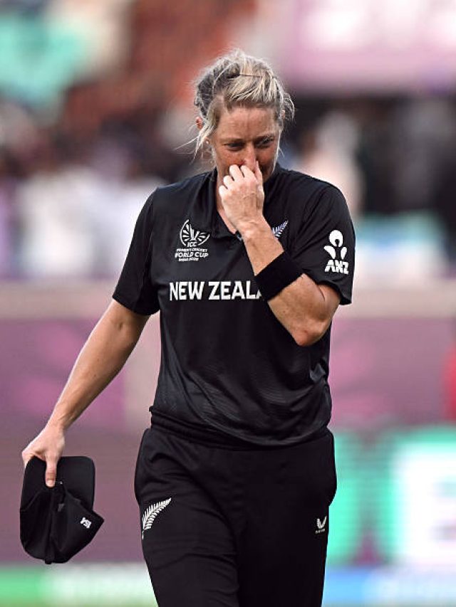रिटायरमेंट मैच में रो पड़ीं न्यूजीलैंड की कप्तान, साथी खिलाड़ियों ने बंधाया ढांढस