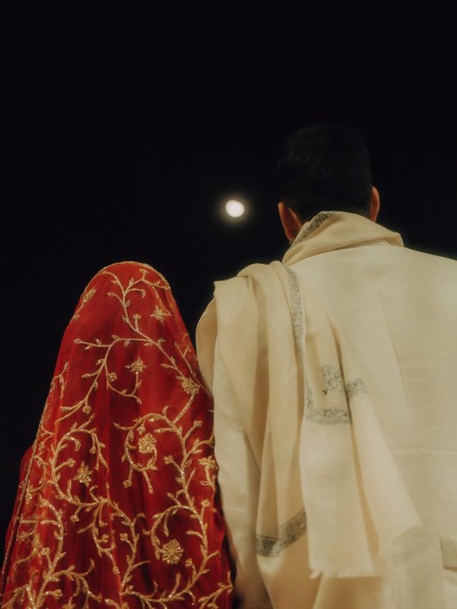 दंगल फेम एक्ट्रेस ने गुपचुप रचाई शादी, दिवाली पार्टी में छाईं कपूर सिस्टर्स करिश्मा-करीना