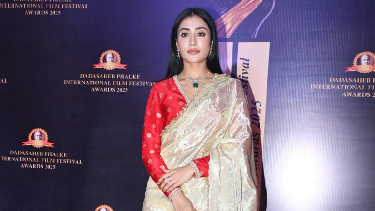 साड़ी में इतराती दिखीं धनश्री, पूरी की पवन सिंह की मुराद, फैंस बोले- पावर स्टार खुश...