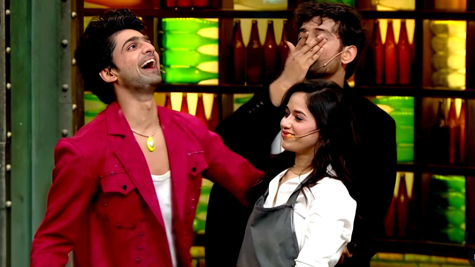 करोड़पति एक्ट्रेस के प्यार में लट्टू दो जिगरी दोस्त? किया फ्लर्ट, बोले- हमें एक लड़की...