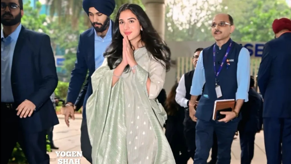 हाथ जोड़कर पैप्स से मिलीं राधिका मर्चेंट, ग्रीन सूट में छाईं अंबानी परिवार की छोटी बहू