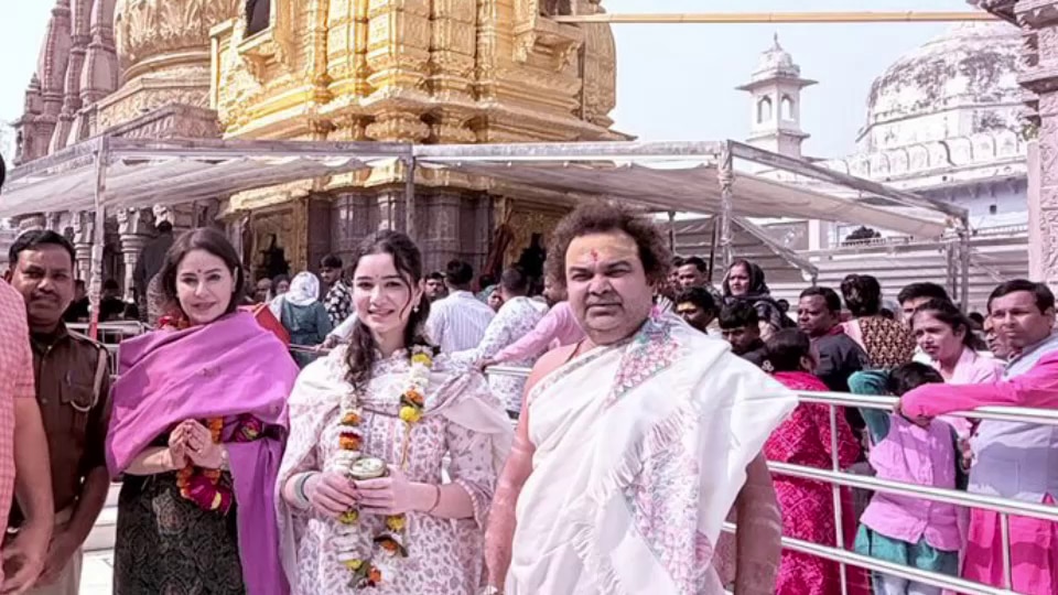 सारा तेंदुलकर ने किए बाबा व‍िश्वनाथ के दर्शन, सादगीभरे इस अंदाज ने जीता द‍िल