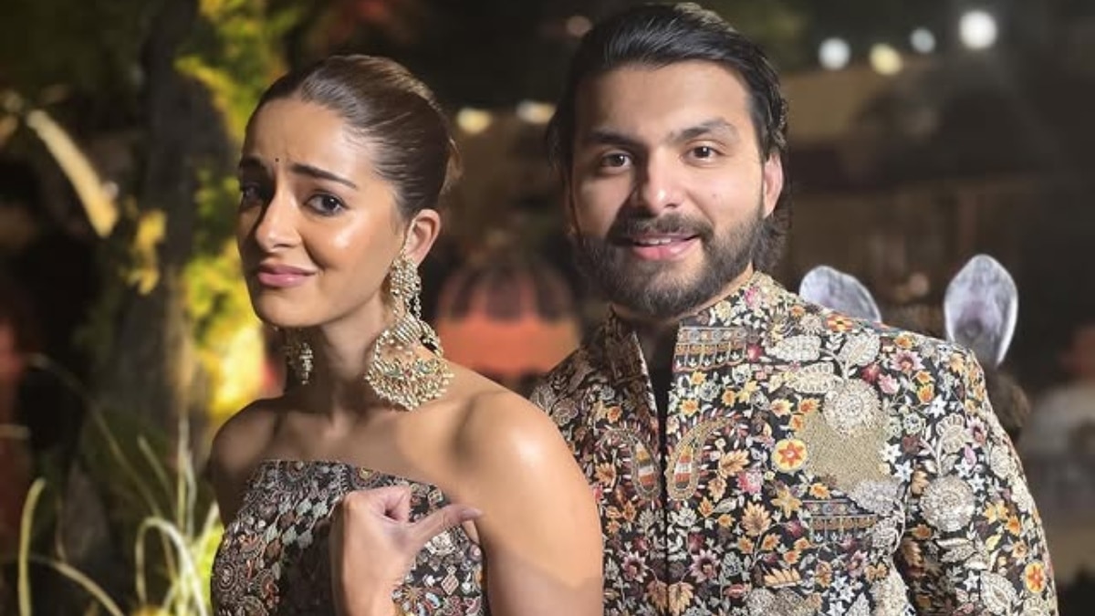 अनन्या-शिखर पहाड़िया ने पहने एक जैसे कपड़े, देखकर जाह्नवी ने बनाया मुंह, PHOTOS