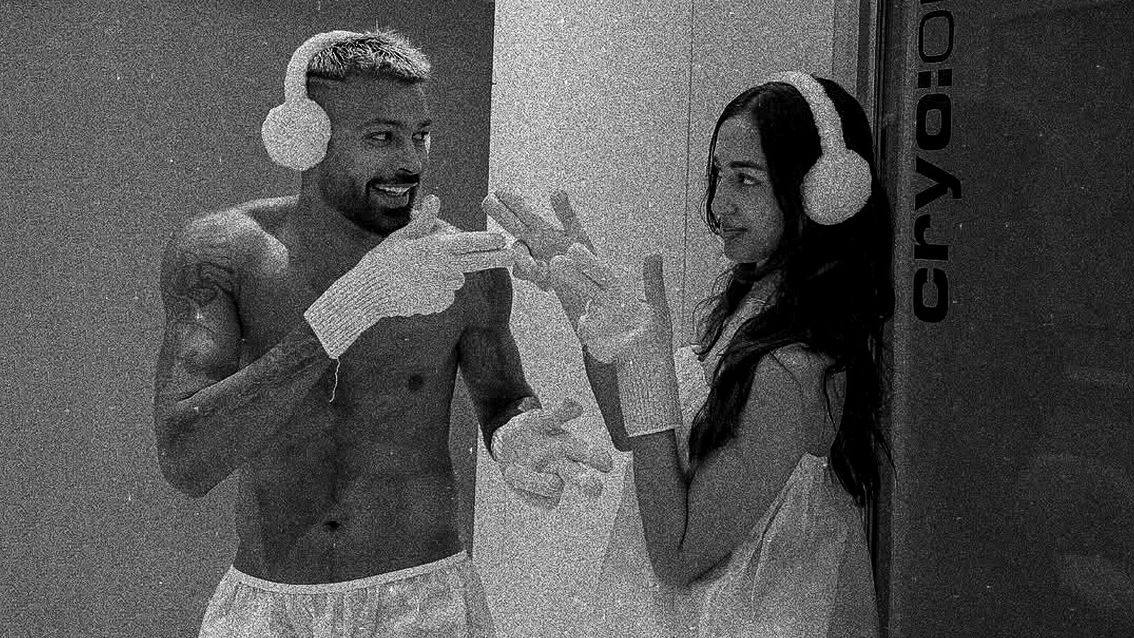 गर्लफ्रेंड संग वेकेशन में बिजी हार्दिक, किया Kiss, बेटे को नहीं भूले, निभाई फादर ड्यूटी