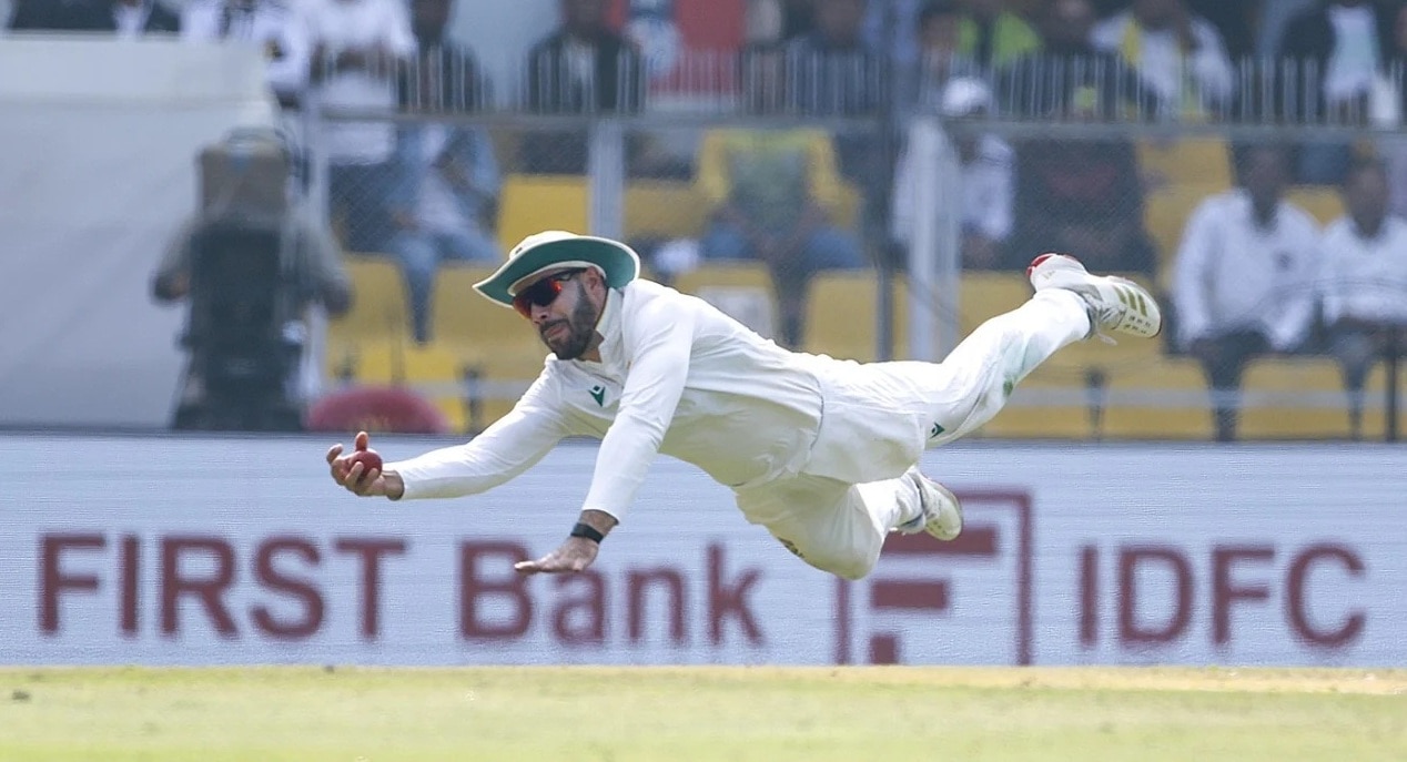 अफ्रीकी क्रिकेटर बना 'सुपरमैन', गुवाहाटी टेस्ट में एक हाथ से लपका 'ब्लाइंडर' कैच, VIDEO