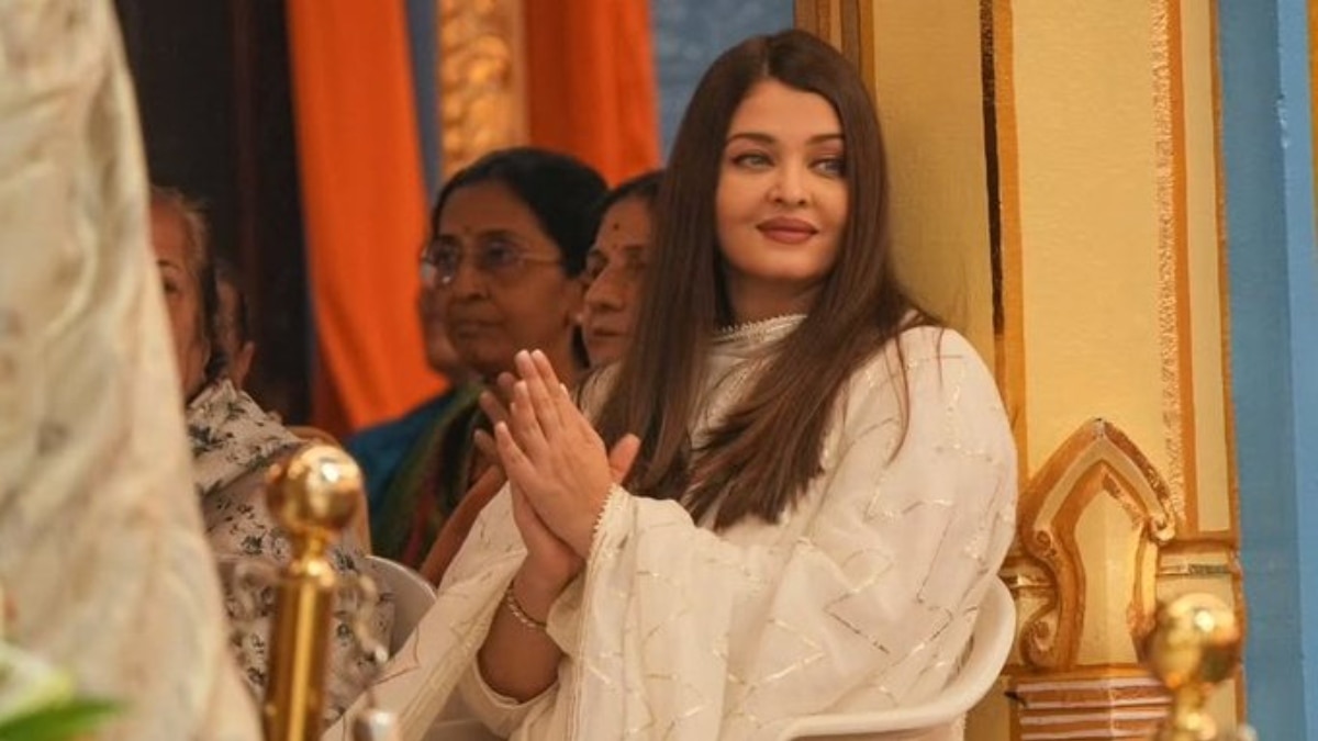 ऐश्वर्या ने पीएम मोदी के सामने जोड़े हाथ, मासूमियत भरी Photos देखकर इंप्रेस हुए फैंस