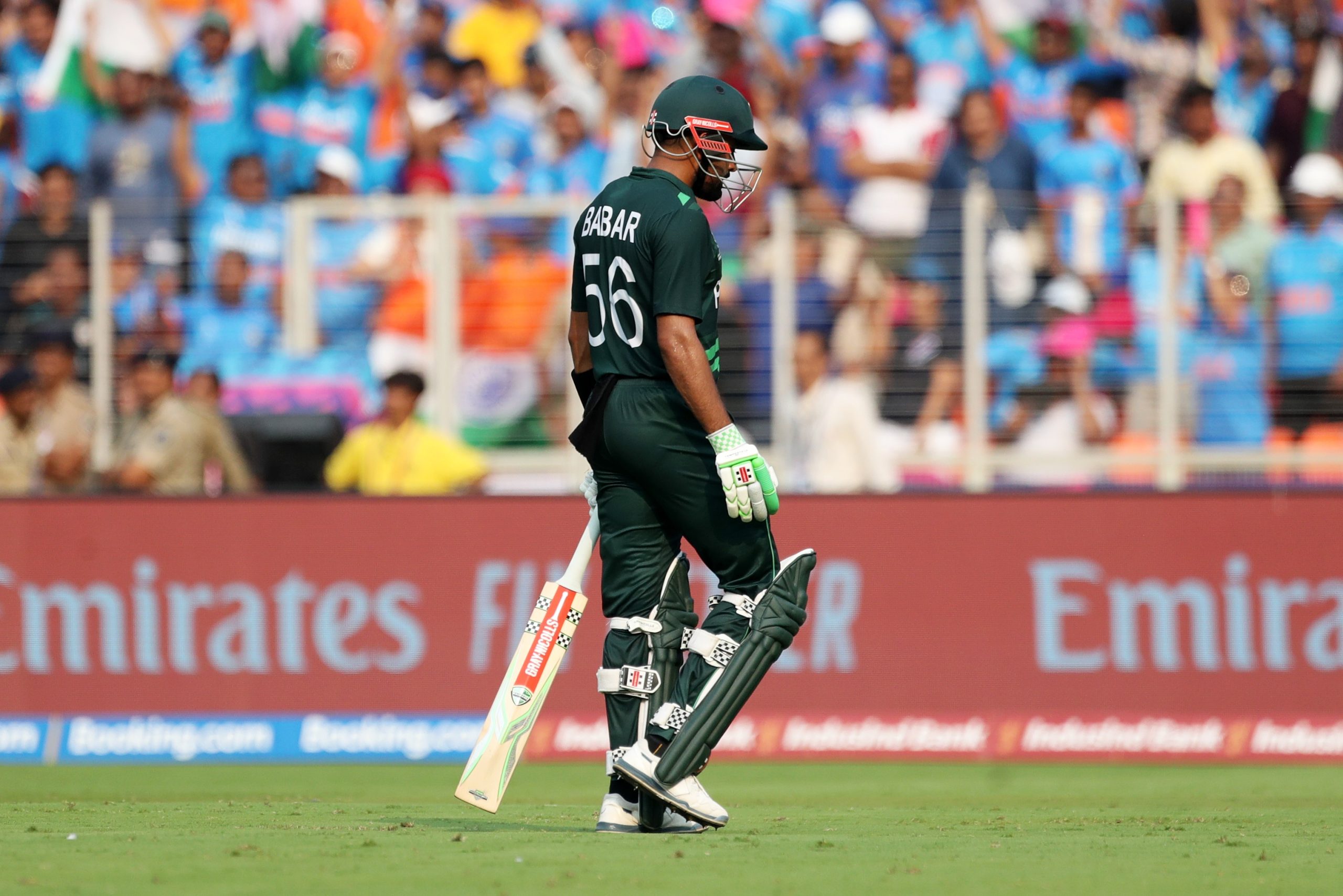 बाबर का ODI में फ्लॉप शो जारी, बर्गर ने ऐसे किया फैसलाबाद में ढेर, VIDEO