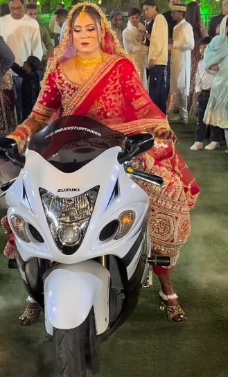 सुजुकी हायाबुसा पर सवार होकर दुल्हन ने शादी में की एंट्री, वीडियो वायरल