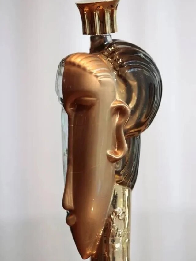 क्‍या ये दुनिया की सबसे महंगी पानी की बोतल? नीता अंबानी के पास, जानिए कीमत