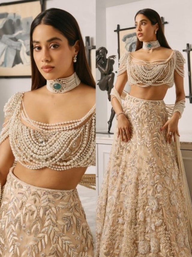 पर्ल ब्लाउज पहन इतराईं कपूर शहजादी, चोकर में जड़े ग्रीन स्टोन ने बढ़ाई शान, देखें तस्वीरें