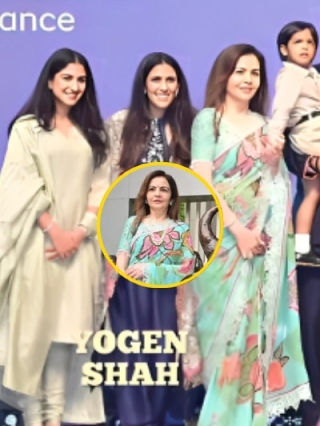 फूलों वाली साड़ी में नीता ने दी बहुओं को टक्कर, श्लोका और राधिका का दिखा ऐसा रूप