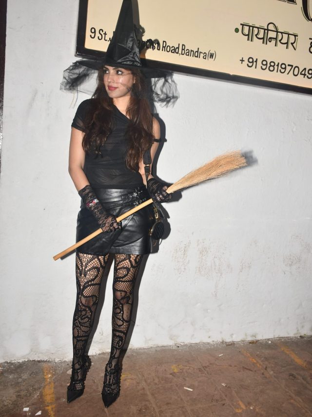 सिर पर टोपी-हाथ में 'झाड़ू', इस अंदाज में नजर आईं रिया चक्रवर्ती, देखकर चौंके यूजर्स