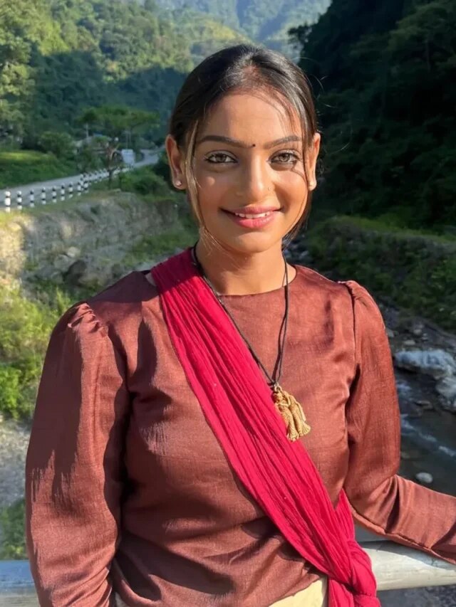 हीरोइन बनीं 'महाकुंभ गर्ल' मोनालिसा, बदला अंदाज, वायरल लुक देखकर हैरान फैंस