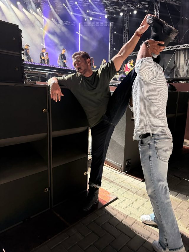 59 की उम्र में सलमान की ऐसी स्ट्रेच‍िंंग, दे रहे यंग स्टार्स को टक्कर, फैन्स इम्प्रेस