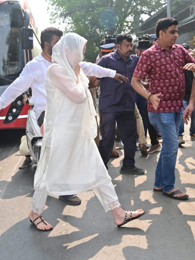 धर्मेंद्र के निधन से टूटीं ईशा-हेमा, दर्द में देओल परिवार, साथ देने पहुंचे सलमान-आमिर