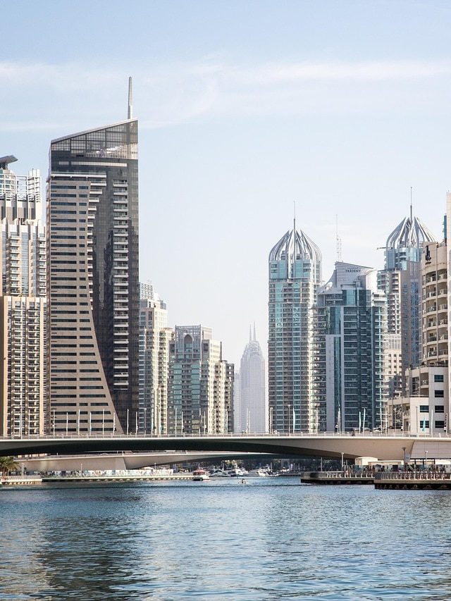 दुबई में सड़क पर थूकने की क्या सजा है?