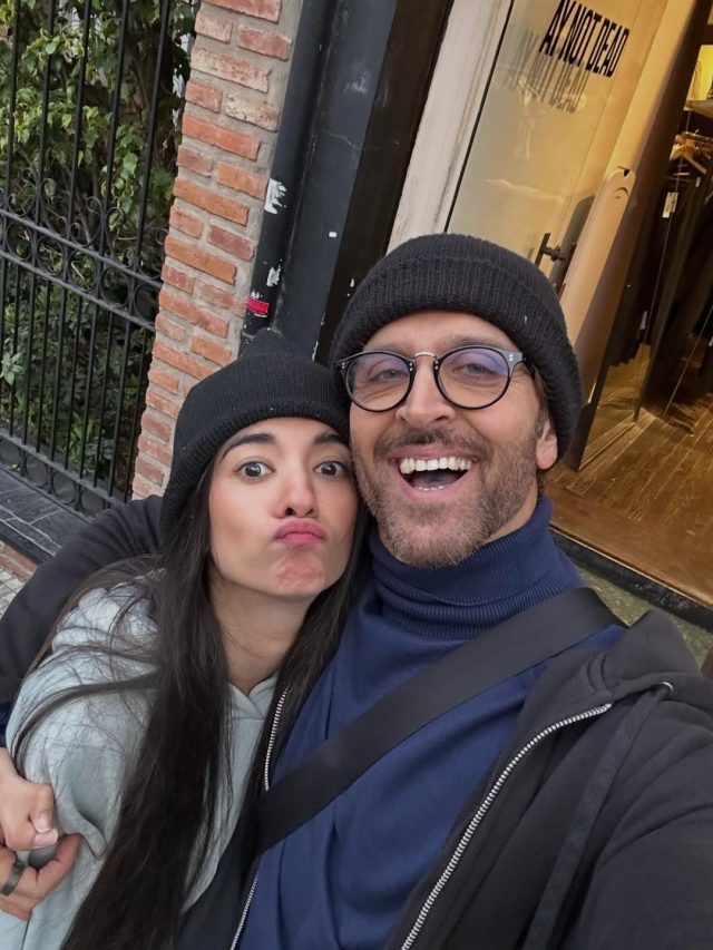 गर्लफ्रेंड सबा के बर्थडे पर रोमांटिक हुए ऋतिक, फोटो शेयर कर बोले- मेरी फेवरेट...