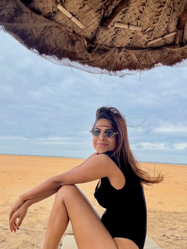 1 साल बाद एक्ट्रेस ने दिखाई जुड़वां बच्चों की पहली झलक, मोनोकनी में छाई ये हसीना