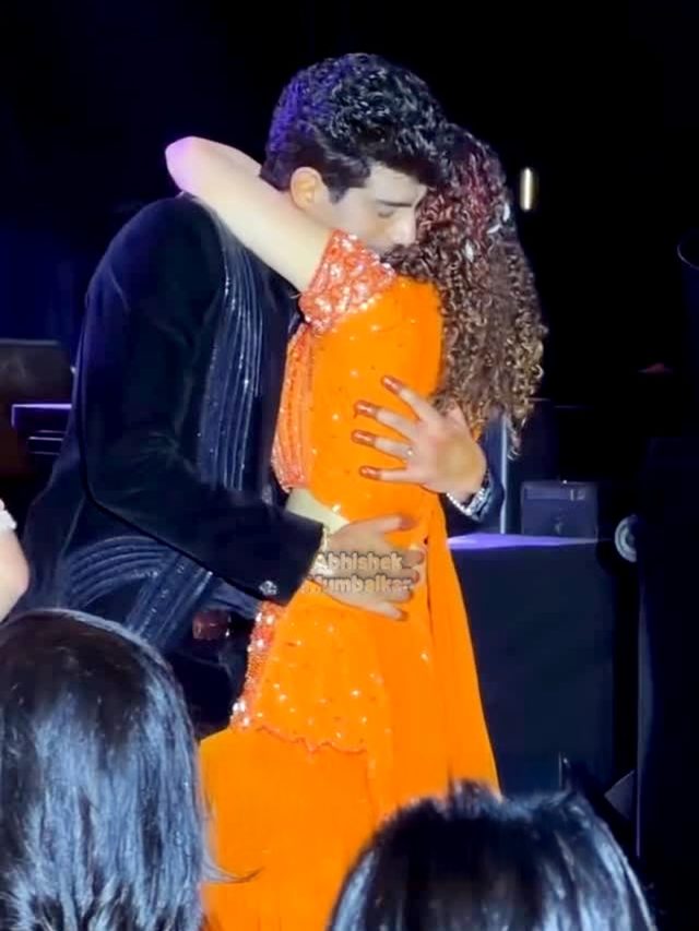 दूल्हे पलाश ने स्मृति के लिए गाया गाना, बहन की इमोशनल परफॉरमेंस देख छलके आंसू