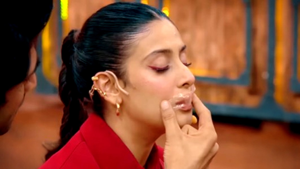 EX गर्लफ्रेंड पर चिल्लाए अभिषेक, सरेआम दबाया मुंह, किस बात से हुए परेशान?