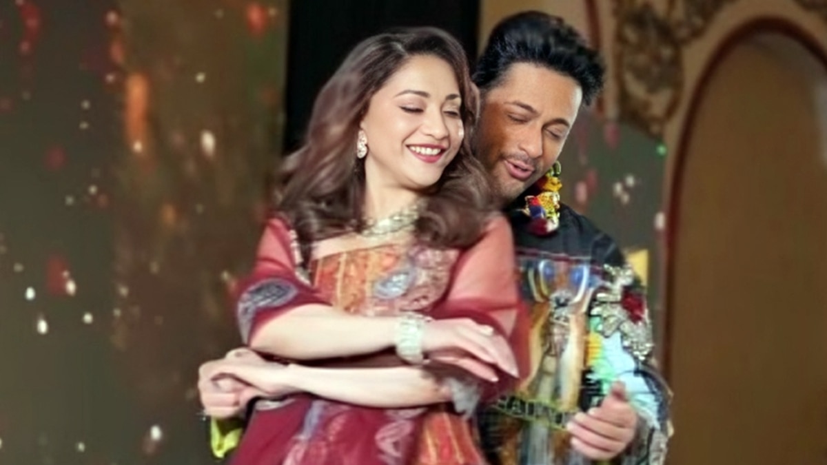 17 साल छोटे एक्टर संग नाचीं माधुरी दीक्षित, अदाओं पर दिल हार बैठे फैंस, Video