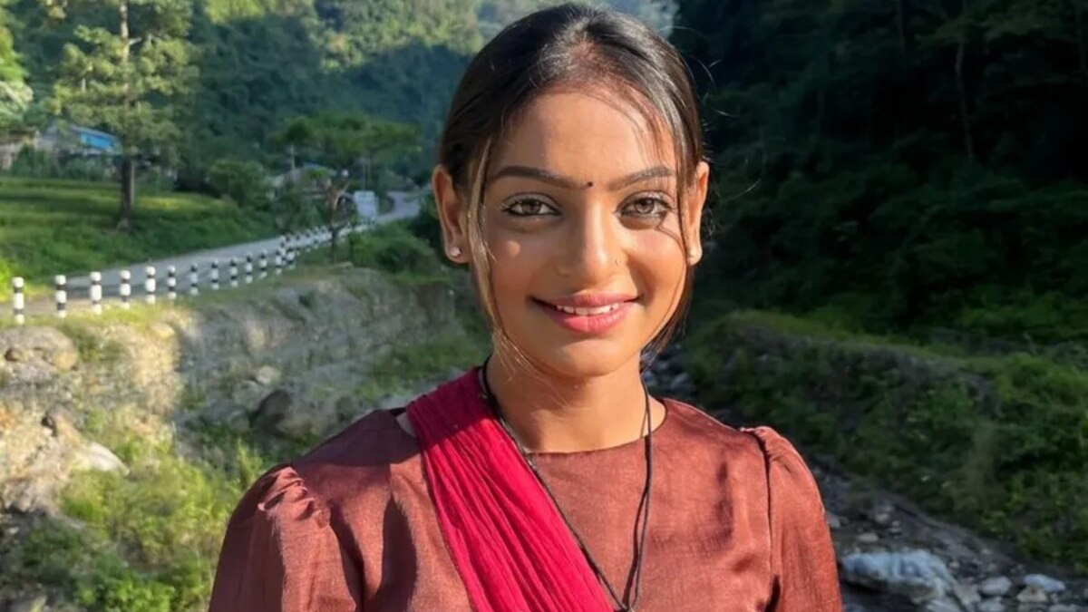 हीरोइन बनीं 'महाकुंभ गर्ल' मोनालिसा, बदला अंदाज, वायरल लुक देखकर हैरान फैंस