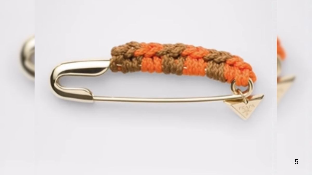 अब चर्चा में Prada की सेफ्टी पिन... कीमत है 68 हजार रुपये!