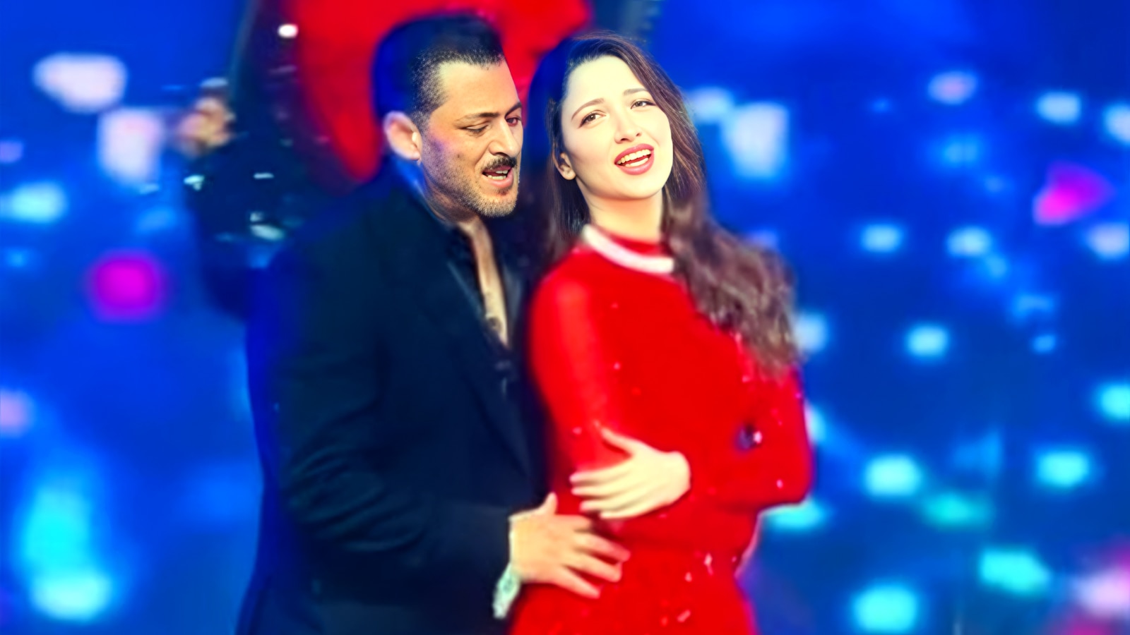 24 साल छोटी हीरोइन को बांहों में लेकर नाचे सलमान खान, केमिस्ट्री पर फिदा फैंस, Video