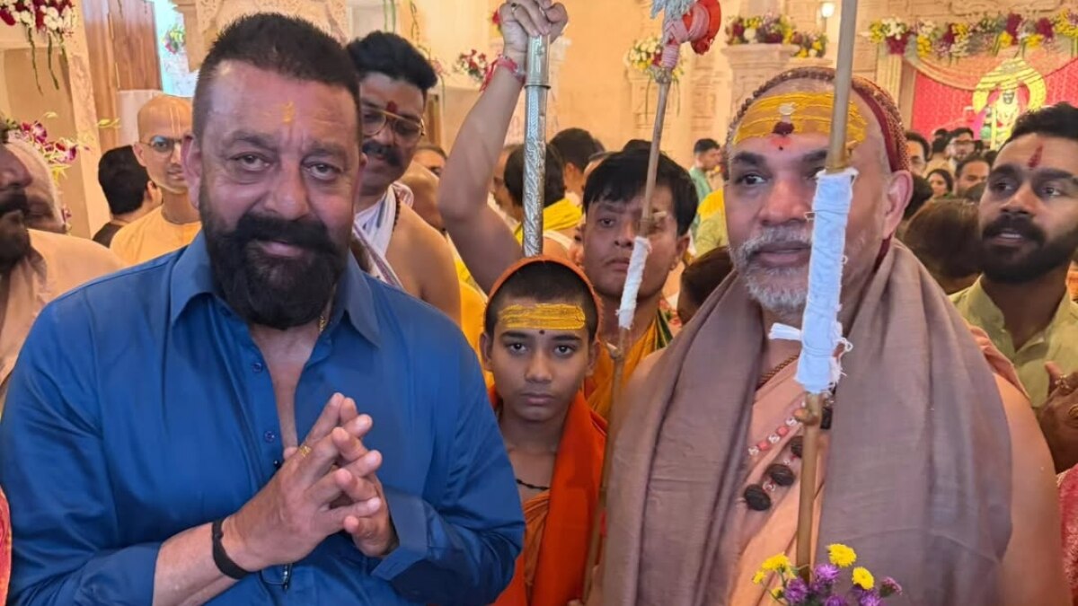 स्वामी अविमुक्तेश्वरानंद से मिले संजय दत्त, सिर झुकाकर किया नमन, मिला आशीर्वाद