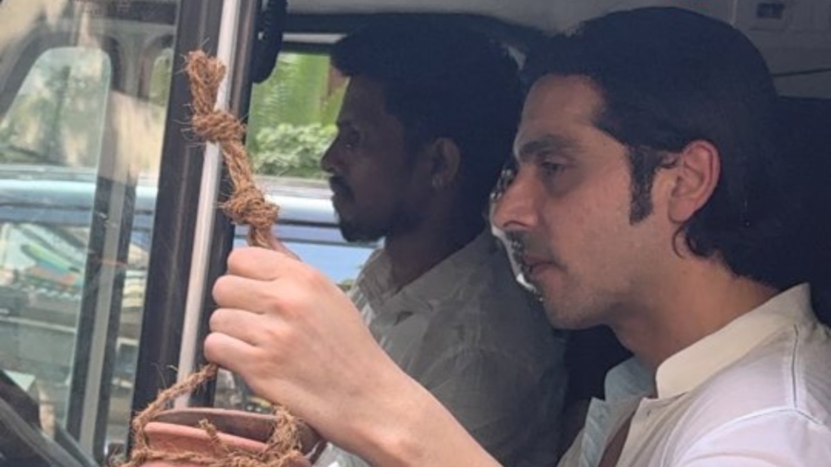 मां के अंतिम संस्कार को निकले जायद खान, अलविदा कहने आए ऋतिक, Video