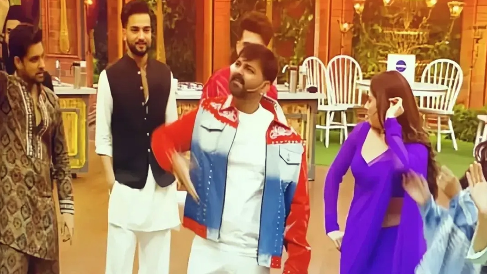 17 साल छोटी ईशा संग झूमे पवन सिंह, कुकिंग शो में लगाए ठुमके, मुस्कुराए एल्विश