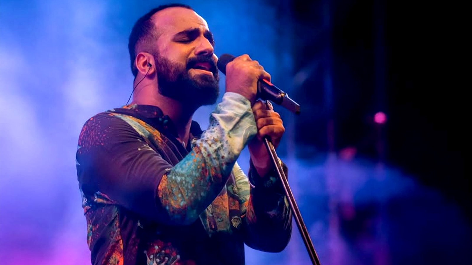 कौन है ये कश्मीरी सिंगर? एक गाने ने बदली किस्मत, बना इंटरनेट सेंसेशन