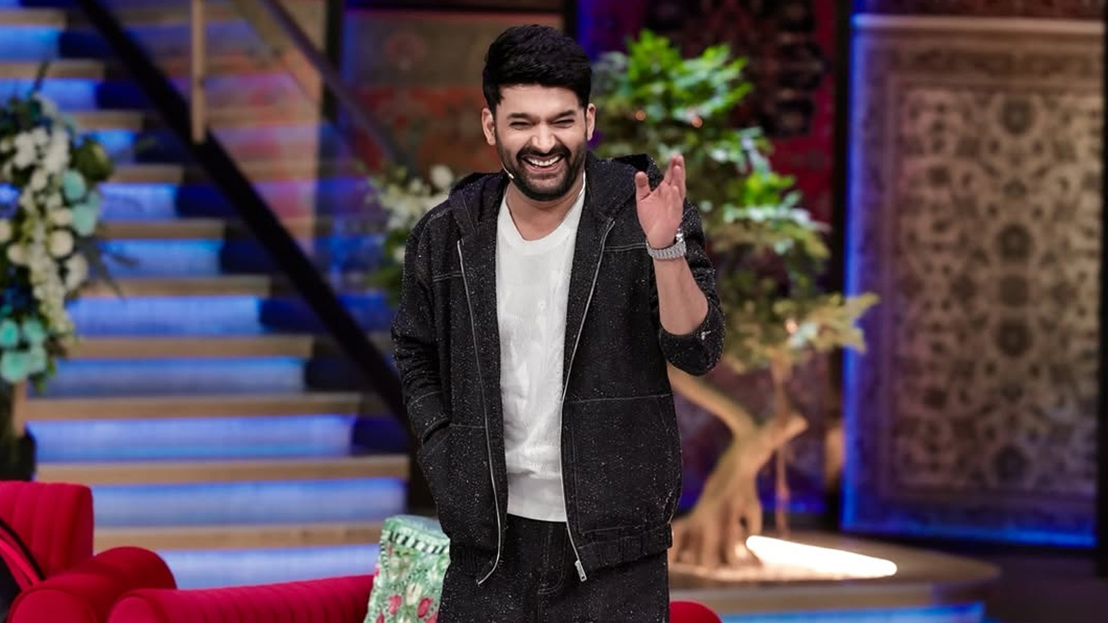 कपिल के शो में भोजपुरी सितारों का धमाल, मनोज तिवारी-निरहुआ संग नाचे पवन सिंह, Video