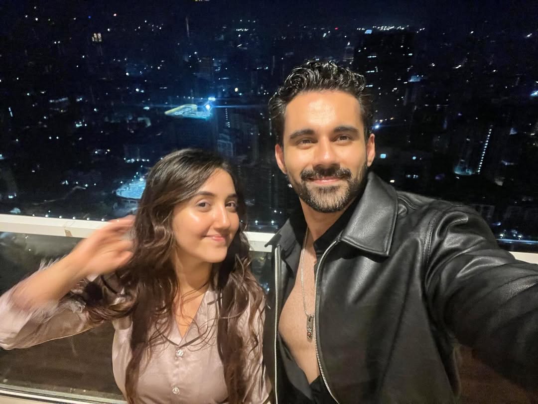 12 साल छोटी हीरोइन के प्यार में दीवाना हीरो? पक्का हुआ रिश्ता, सलमान ने दी बधाई
