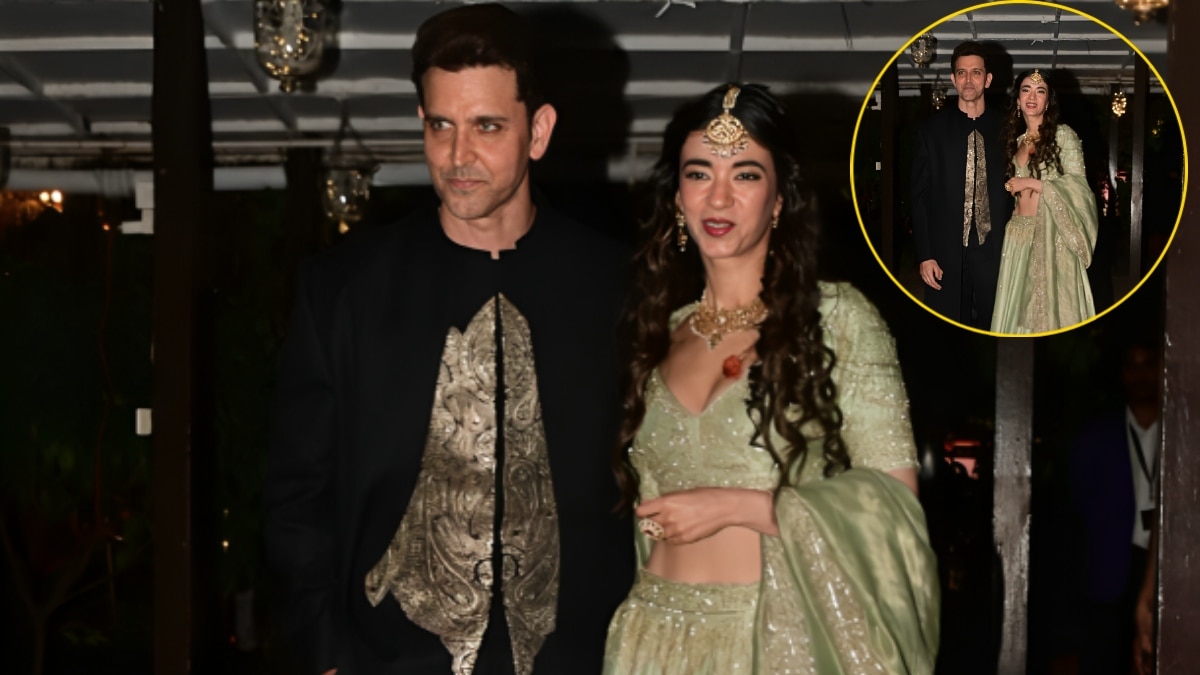 रोशन परिवार की शादी में छाया ऋतिक–सबा का रोमांटिक अंदाज, देसी लुक ने जीता दिल