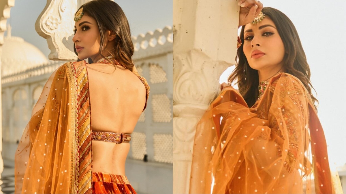 शॉर्ट ड्रेस छोड़ मौनी रॉय ने क्रिसमस पर दिखाया देसी लुक, सिल्क लहंगे में लगीं महलों की रानी