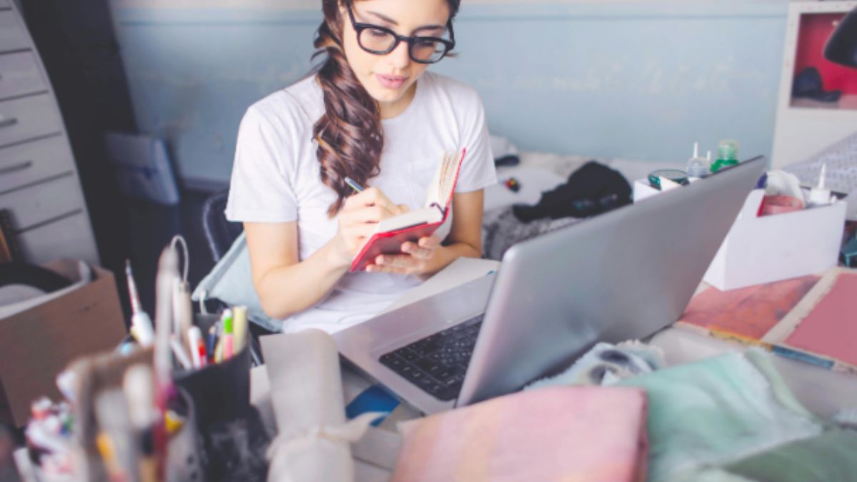 संस्कृत में कर रहे हैं पढ़ाई... तो इस क्षेत्र में बना सकते हैं करियर