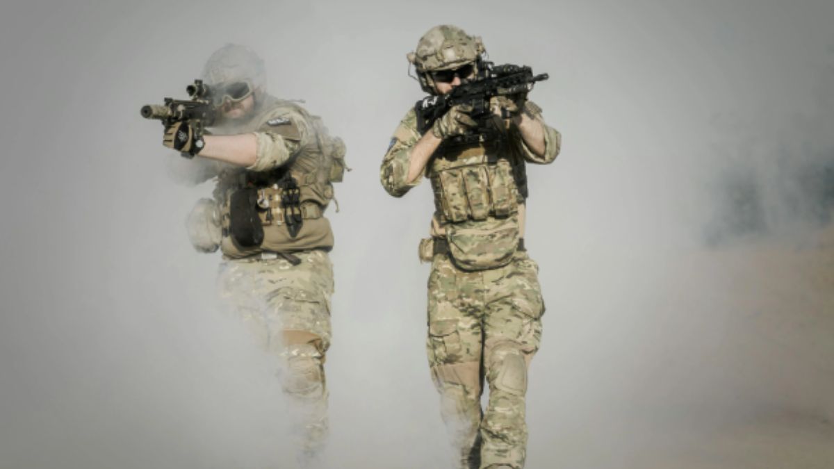 दुनिया के इन देशों में नागरिकों की मिलिट्री ट्रेनिंग है जरूरी