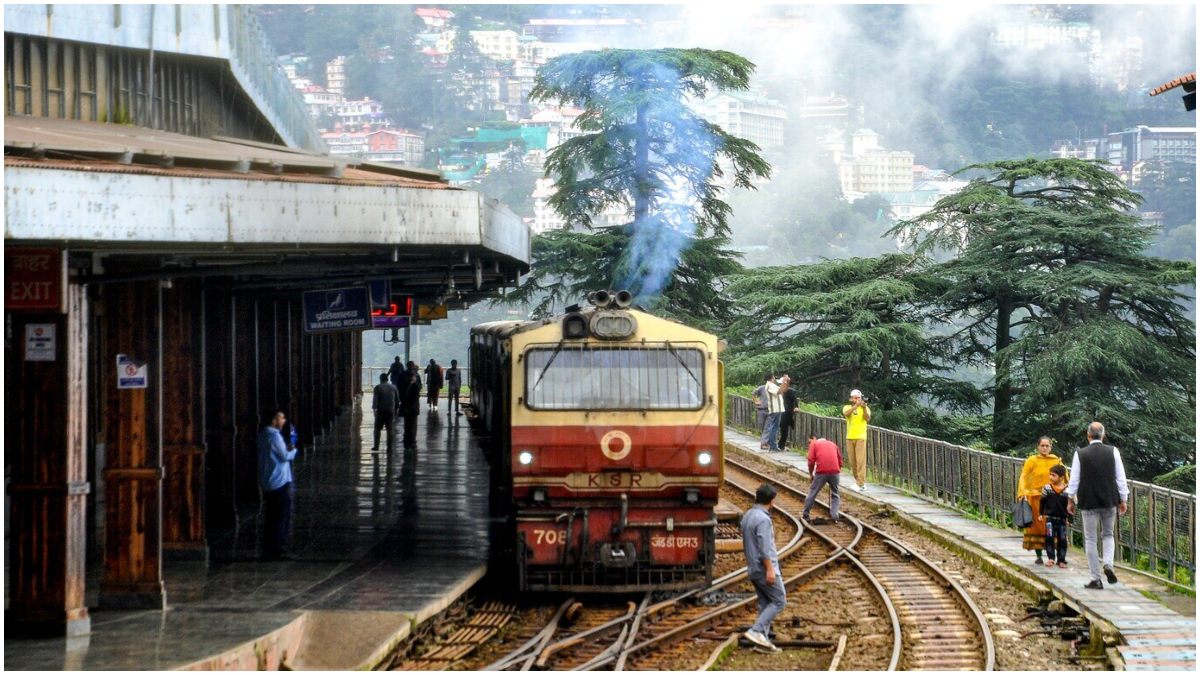 12वीं पास हैं? रेलवे में मिल जाएगी नौकरी, सैलरी 5.5 लाख से ज्यादा!