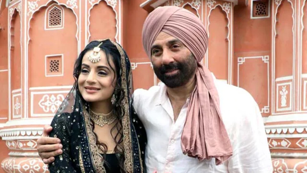 धर्मेंद्र की आखिरी फिल्म देख इमोशनल हुए सनी देओल, अमीषा ने संभाला, लगाया गले