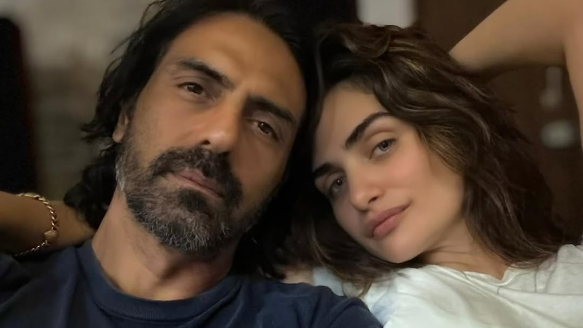 53 साल के एक्टर ने GF से की सगाई, बिना शादी किए बने 2 बच्चों के पिता, बोले- ये बात...