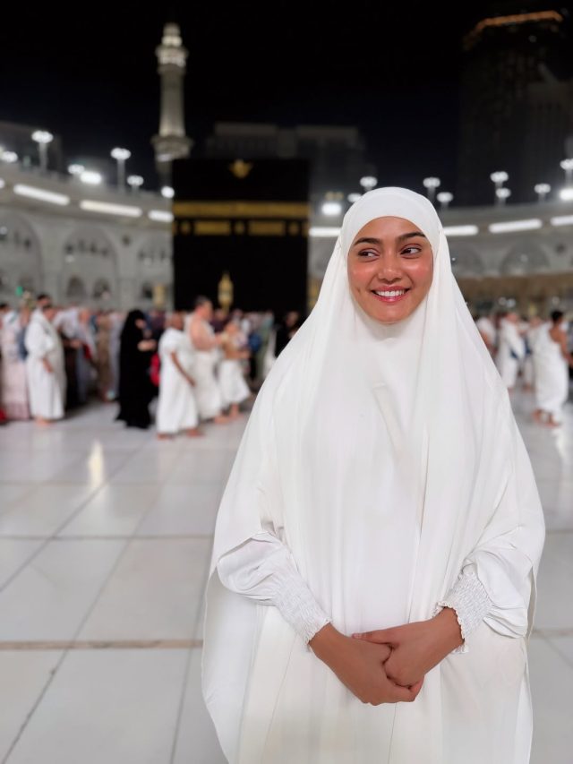 उमराह करने गई मशहूर एक्ट्रेस, दर्द में चलना हुआ मुश्किल, बोली- अब मैं...