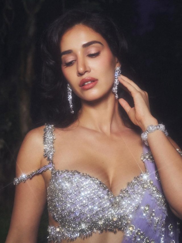 रिवील‍िंग ड्रेस पहनने पर ट्रोल हुईं दिशा पाटनी, यूजर्स बोले- ऐसे कपड़े क्यों पहने?