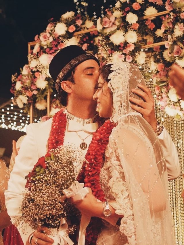 'द बैड्स ऑफ बॉलीवुड' एक्टर ने रचाई शादी, दुल्हन संग किया लिपलॉक, हुआ रोमांटिक