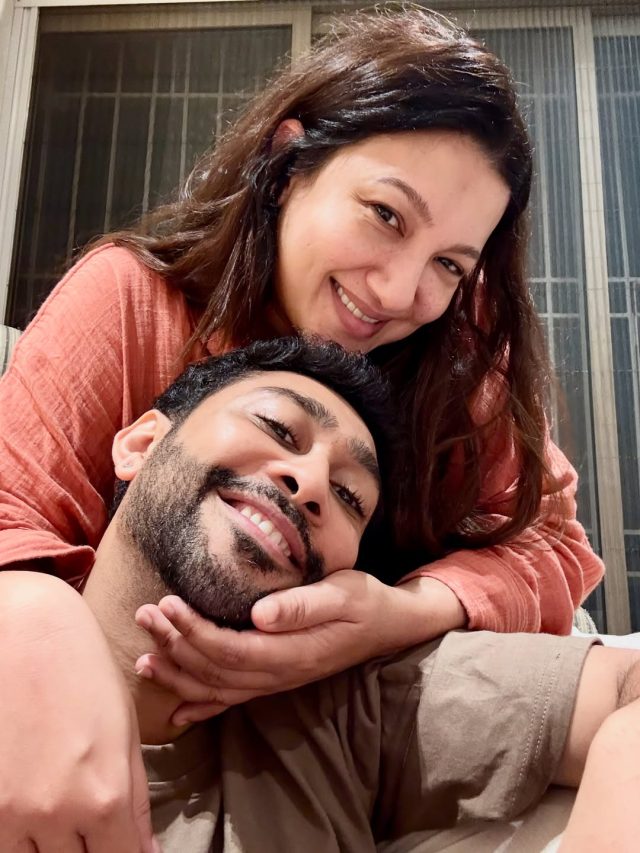 42 की उम्र-2 बच्चों की मां है एक्ट्रेस, एनिवर्सरी पर पति ने दिया सरप्राइज, लगी रोने