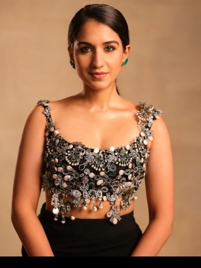 बेशकीमती गहनों से जड़े टॉप में छाईं राधिका अंबानी, ग्लैमरस अवतार पर फिदा हुए फैंस, PHOTOS