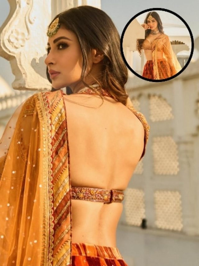 शॉर्ट ड्रेस छोड़ मौनी रॉय ने क्रिसमस पर दिखाया देसी लुक, सिल्क लहंगे में लगीं महलों की रानी