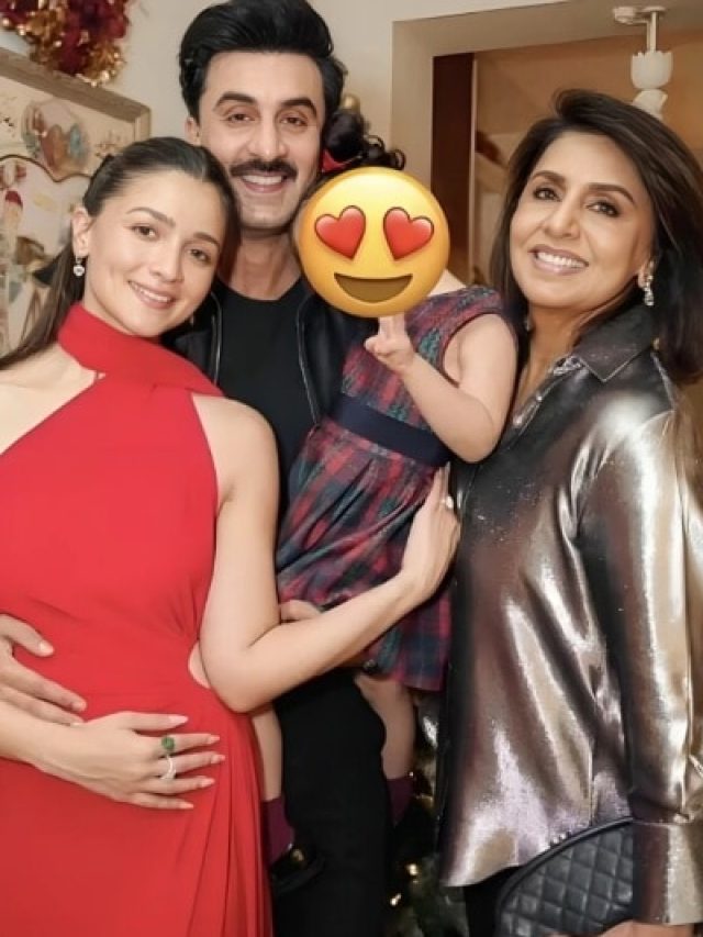 रणबीर-आलिया की बेटी ने क्रिसमस पर पहनी महंगी डिजाइनर ड्रेस, राहा दिखी Doll जैसी क्यूट