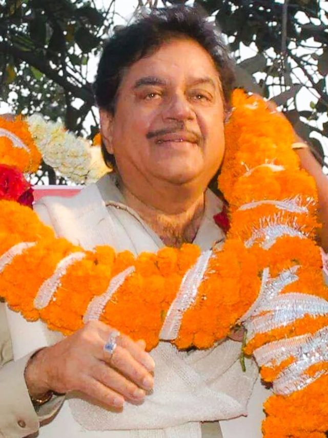 'आपकी पैंट-शर्ट अच्छी है', शत्रुघ्न सिन्हा ने पैप्स को किया सपोर्ट, जया बच्चन पर कसा तंज?